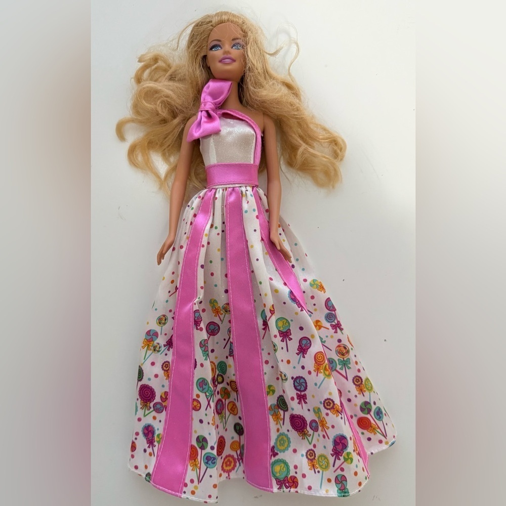 2009 Barbie Doll - Picture 2 of 7